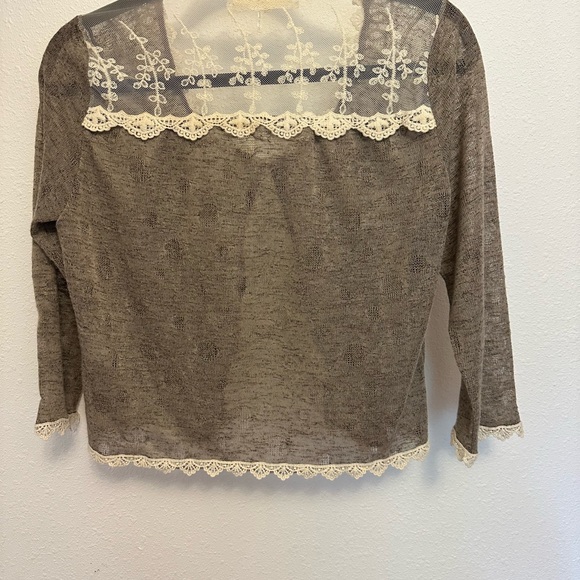 A’reve cropped summer weight sweater - Picture 3 of 9